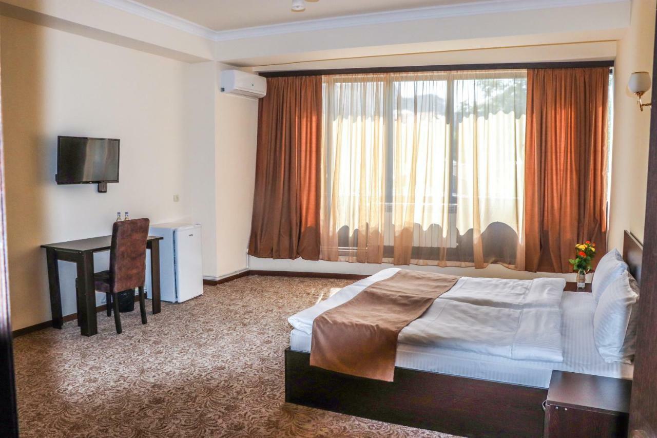Yerevan Centre Hotel Exterior photo