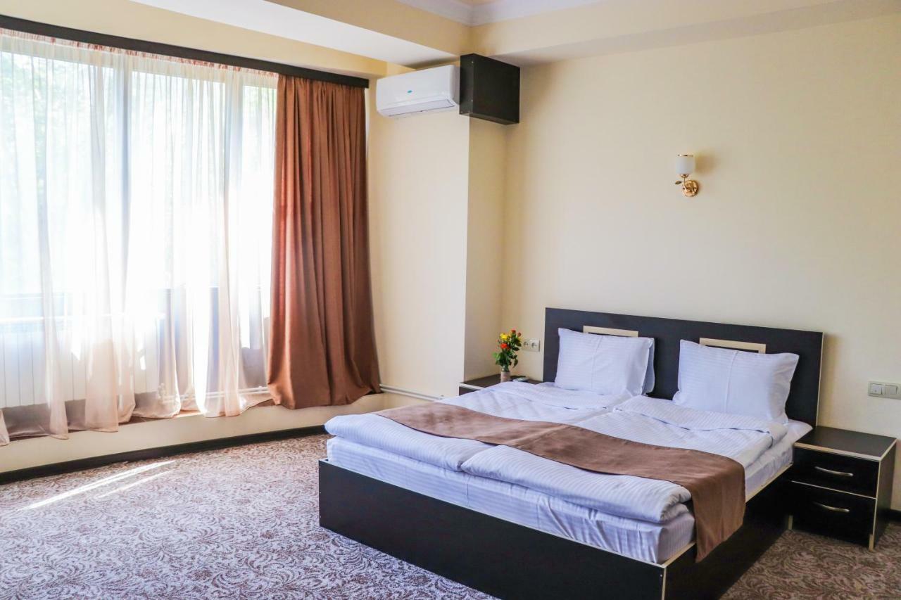 Yerevan Centre Hotel Exterior photo