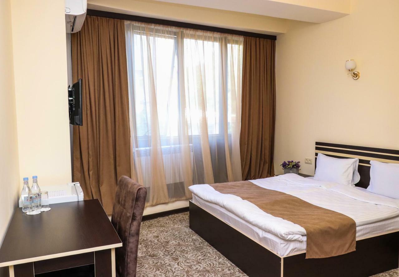 Yerevan Centre Hotel Exterior photo
