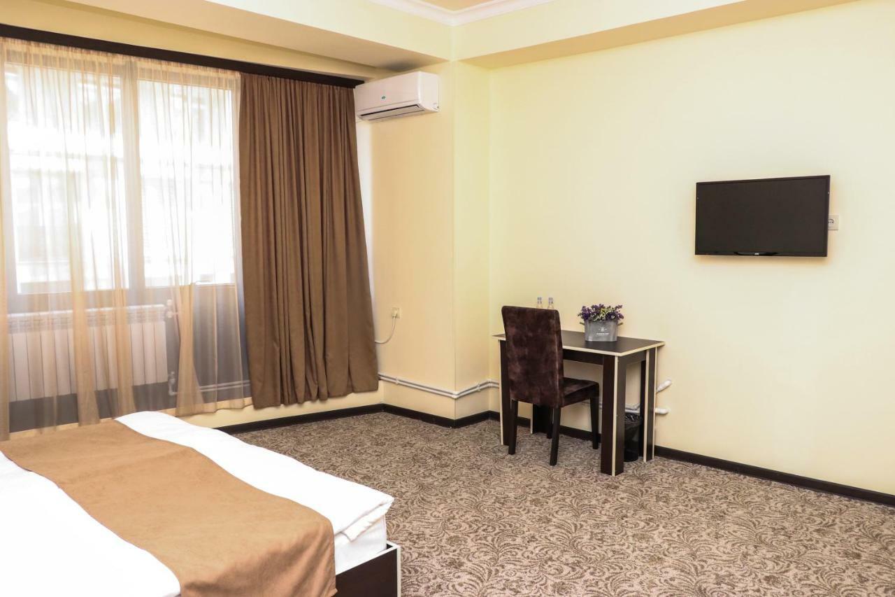 Yerevan Centre Hotel Exterior photo